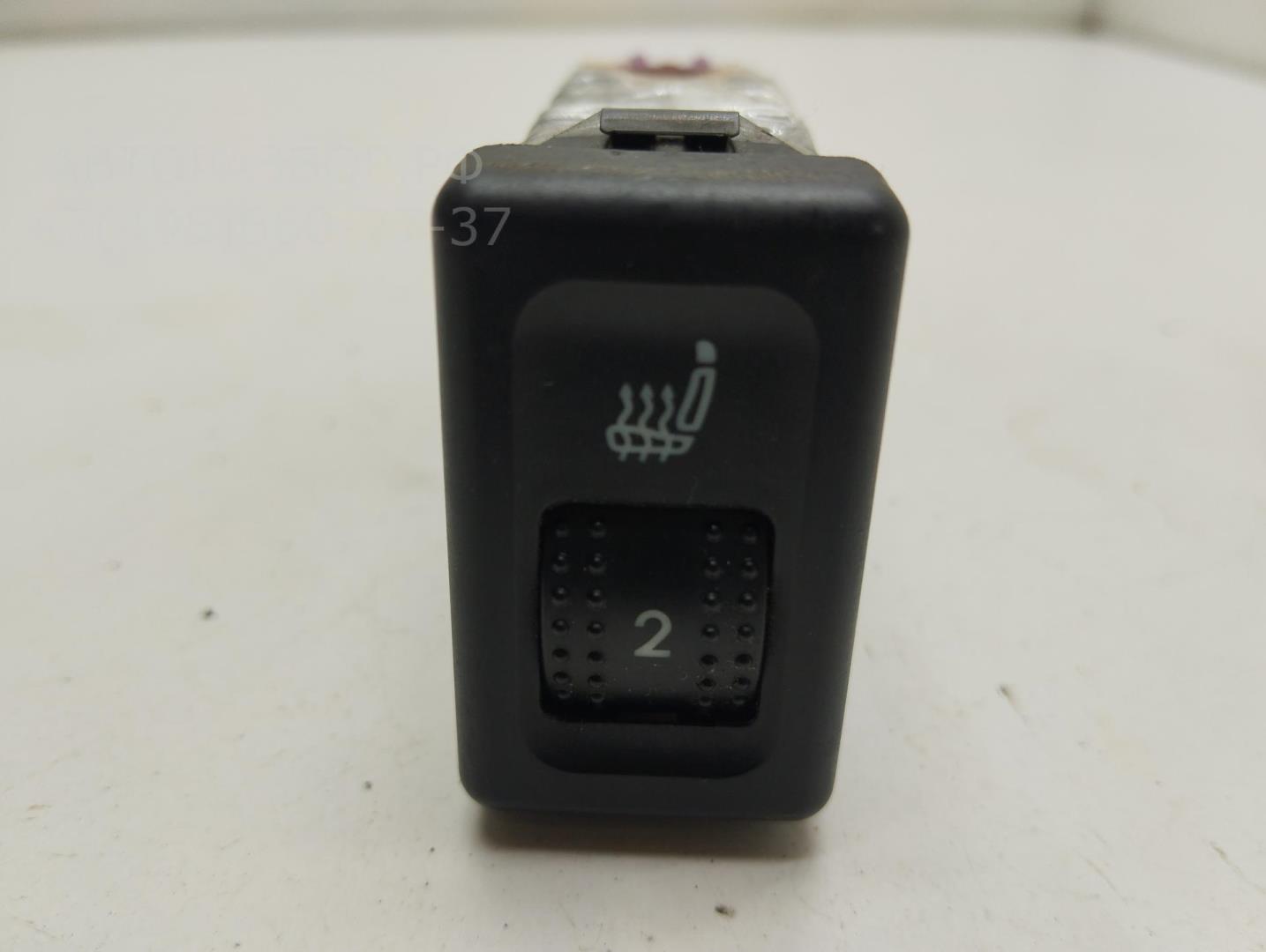 Кнопка обогрева сидений