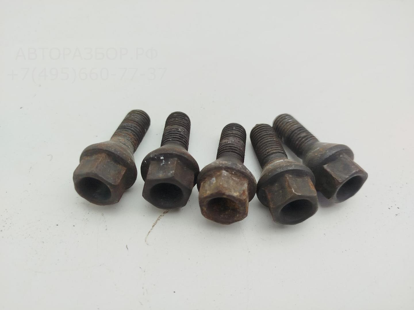 Болт колесный