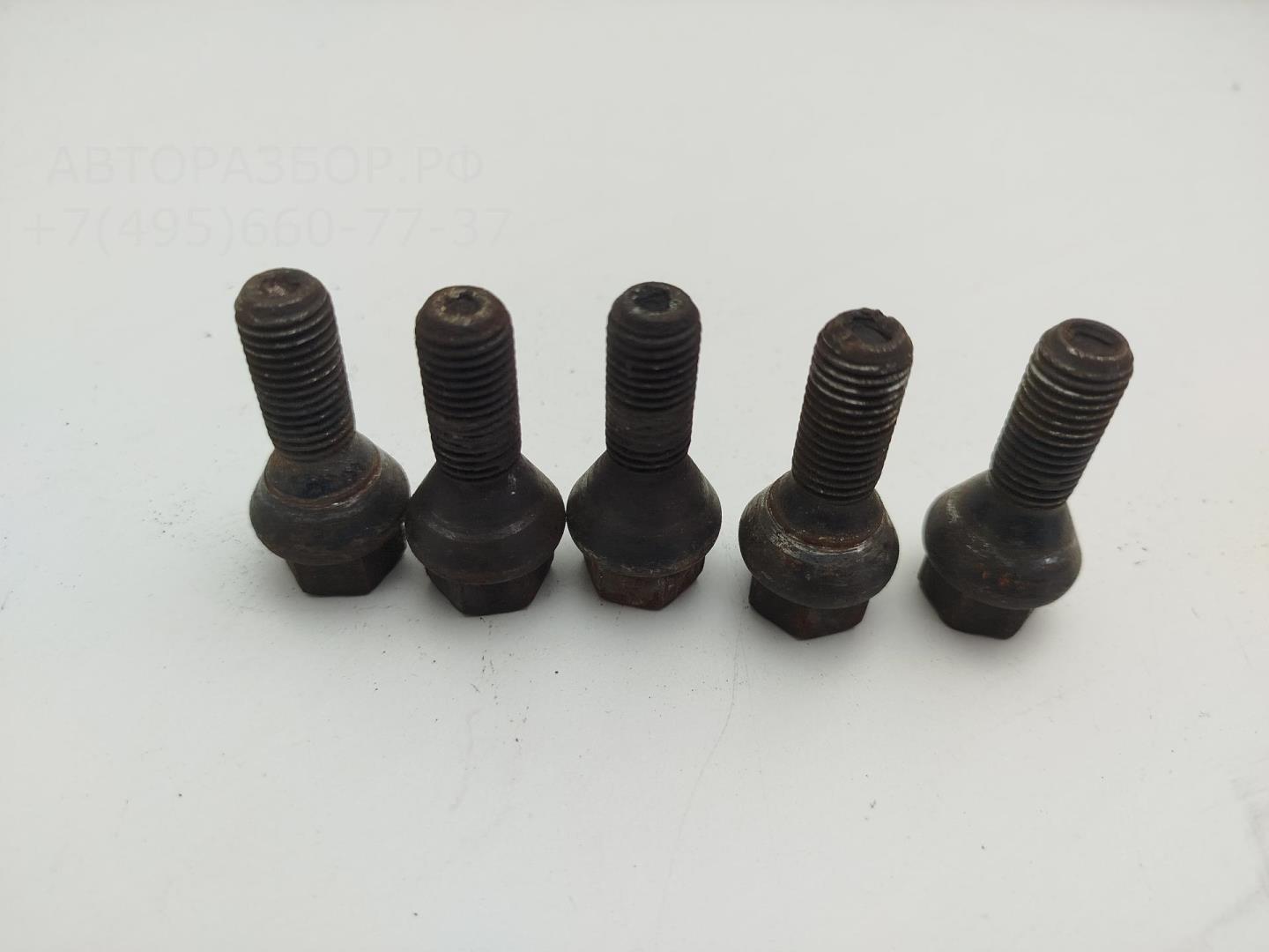 Болт колесный