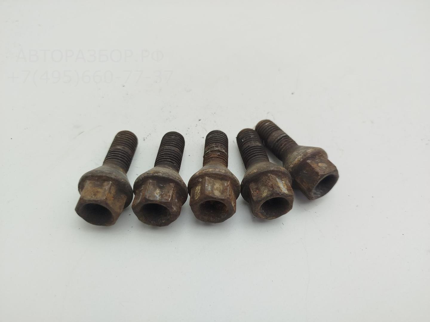 Болт колесный