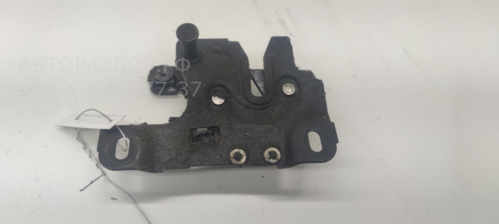 Замок капота