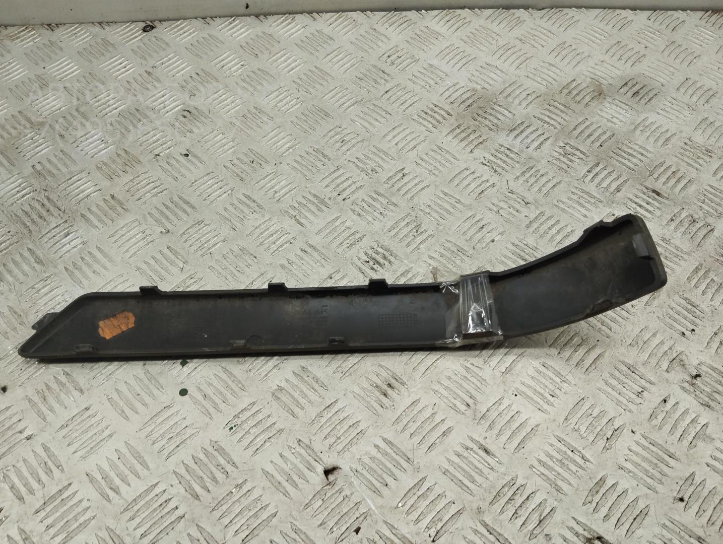 Молдинг заднего бампера левый