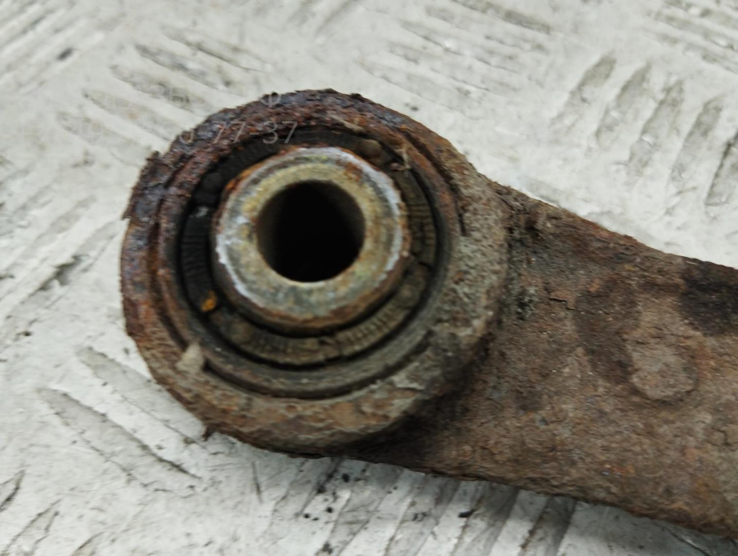 Рычаг задний правый