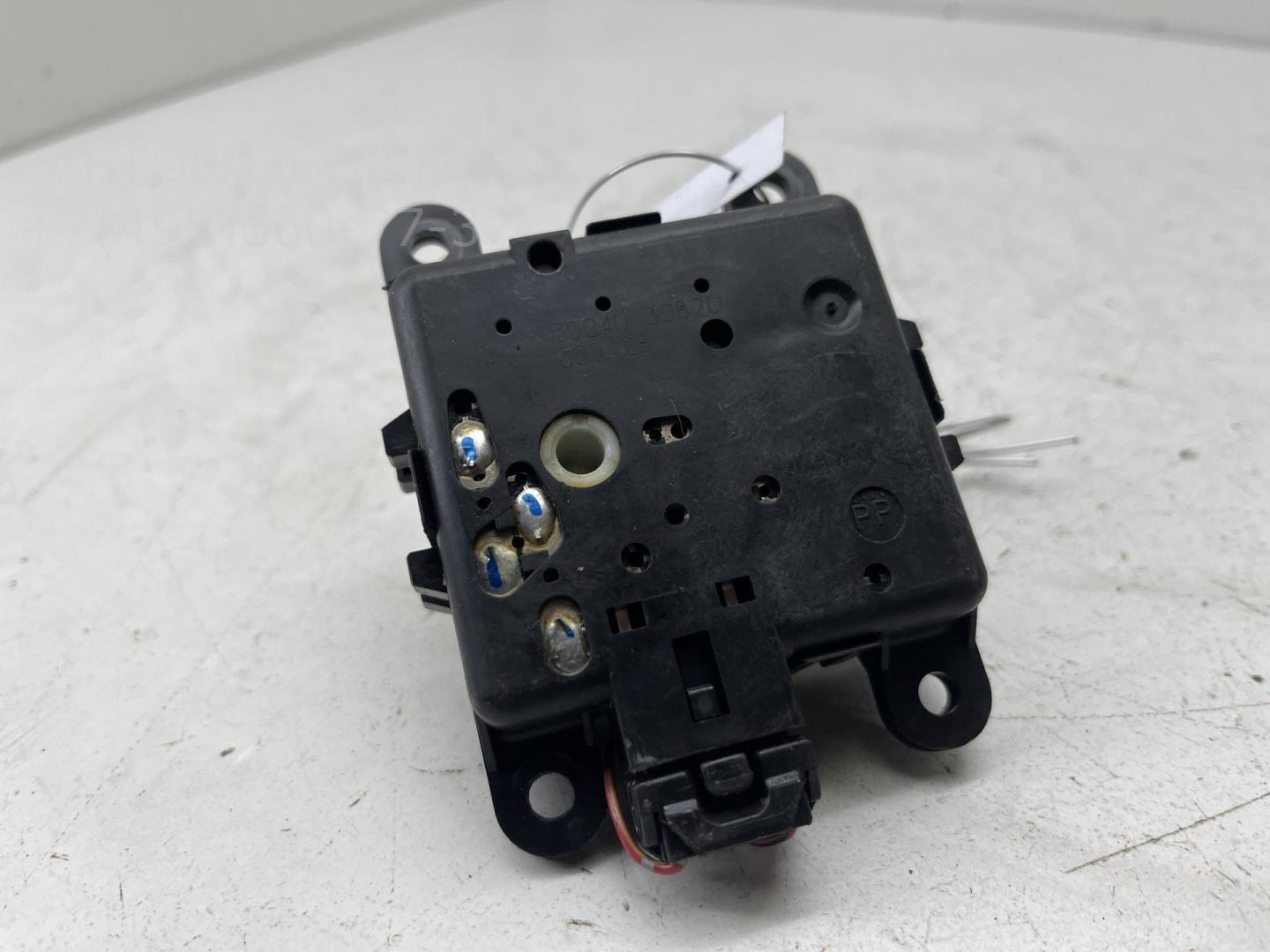 Моторчик заслонки печки