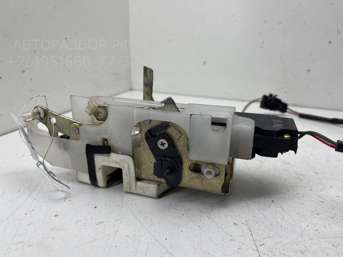 Замок двери задней левой