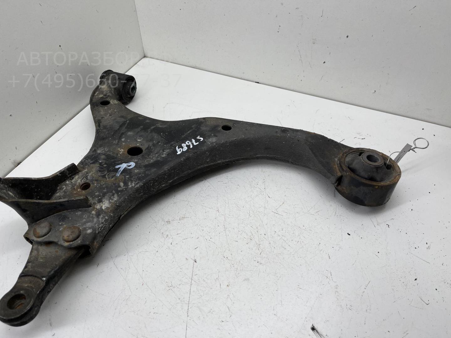 Рычаг передний правый