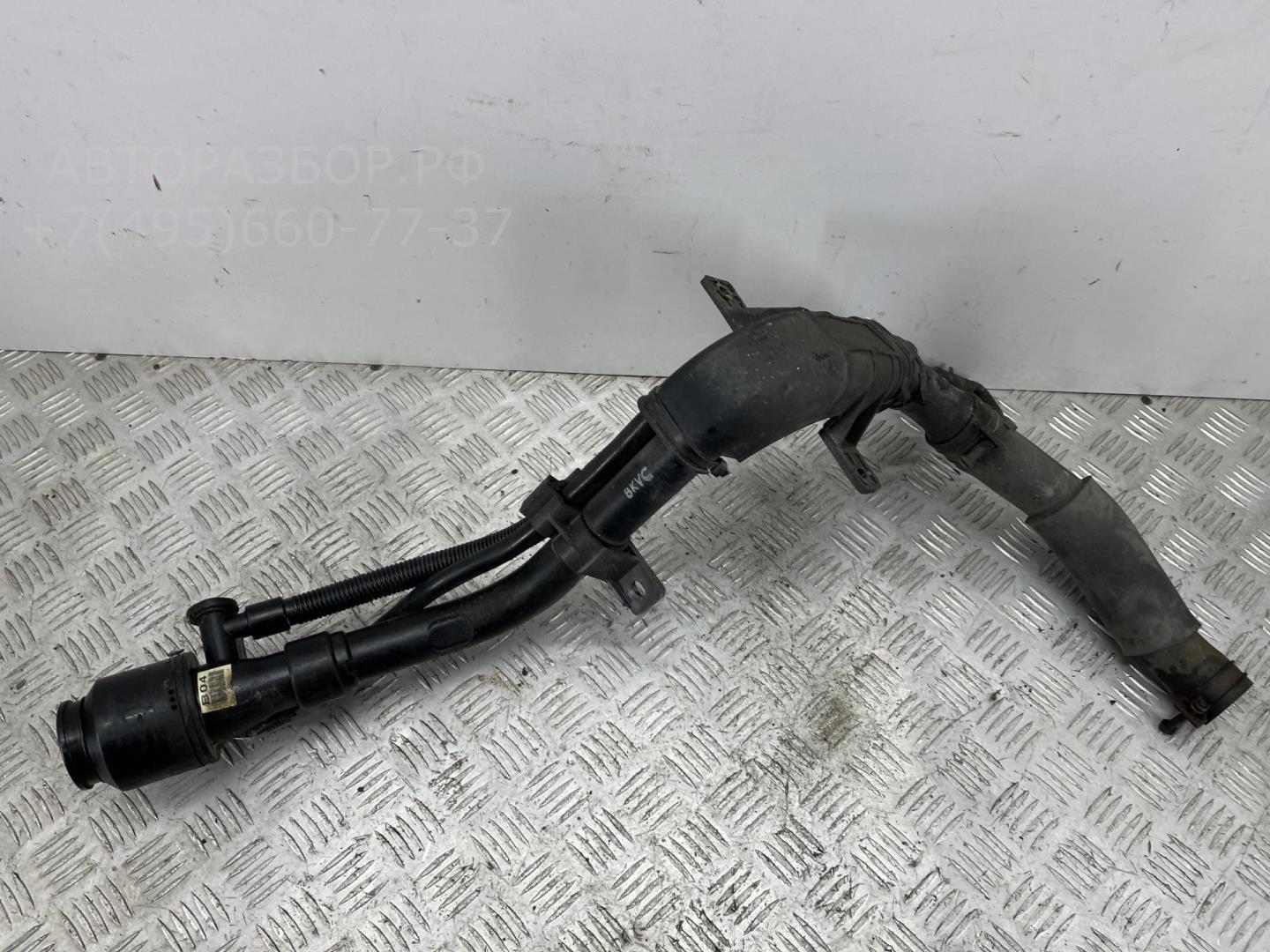 Горловина топливного бака