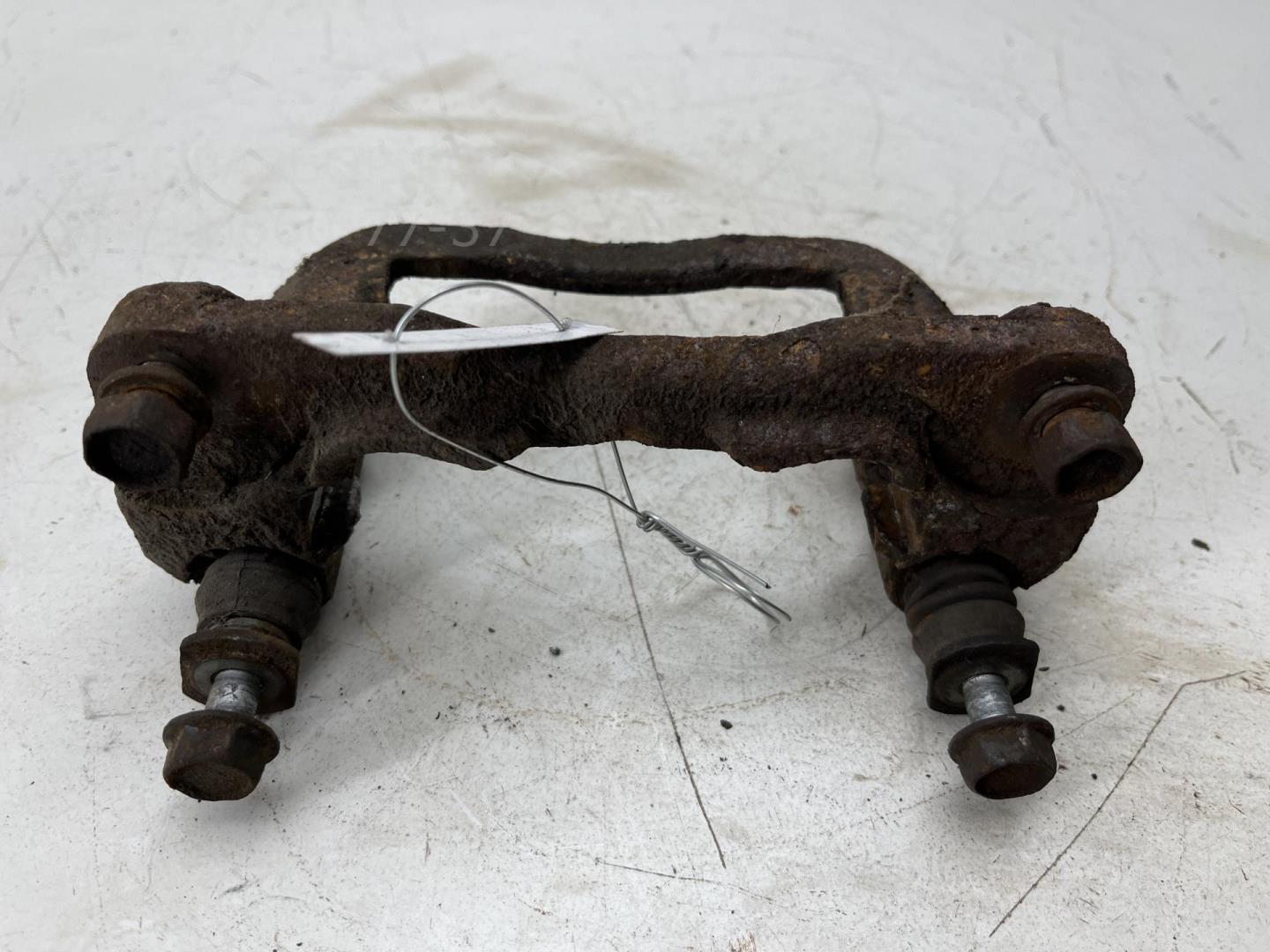 Скоба суппорта заднего