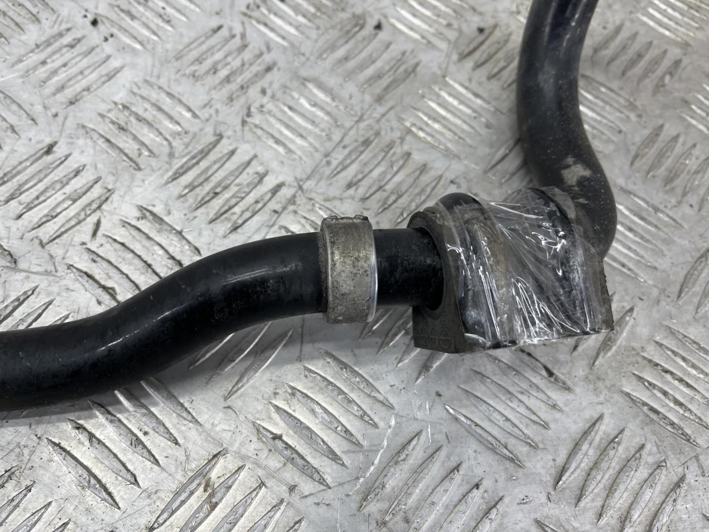 Стабилизатор передний