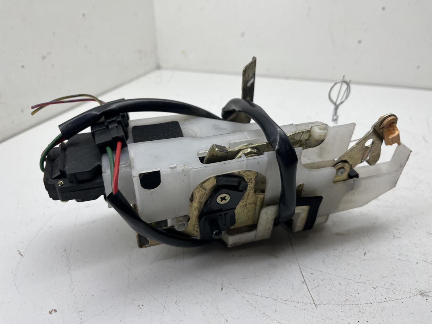 Замок двери задней правой