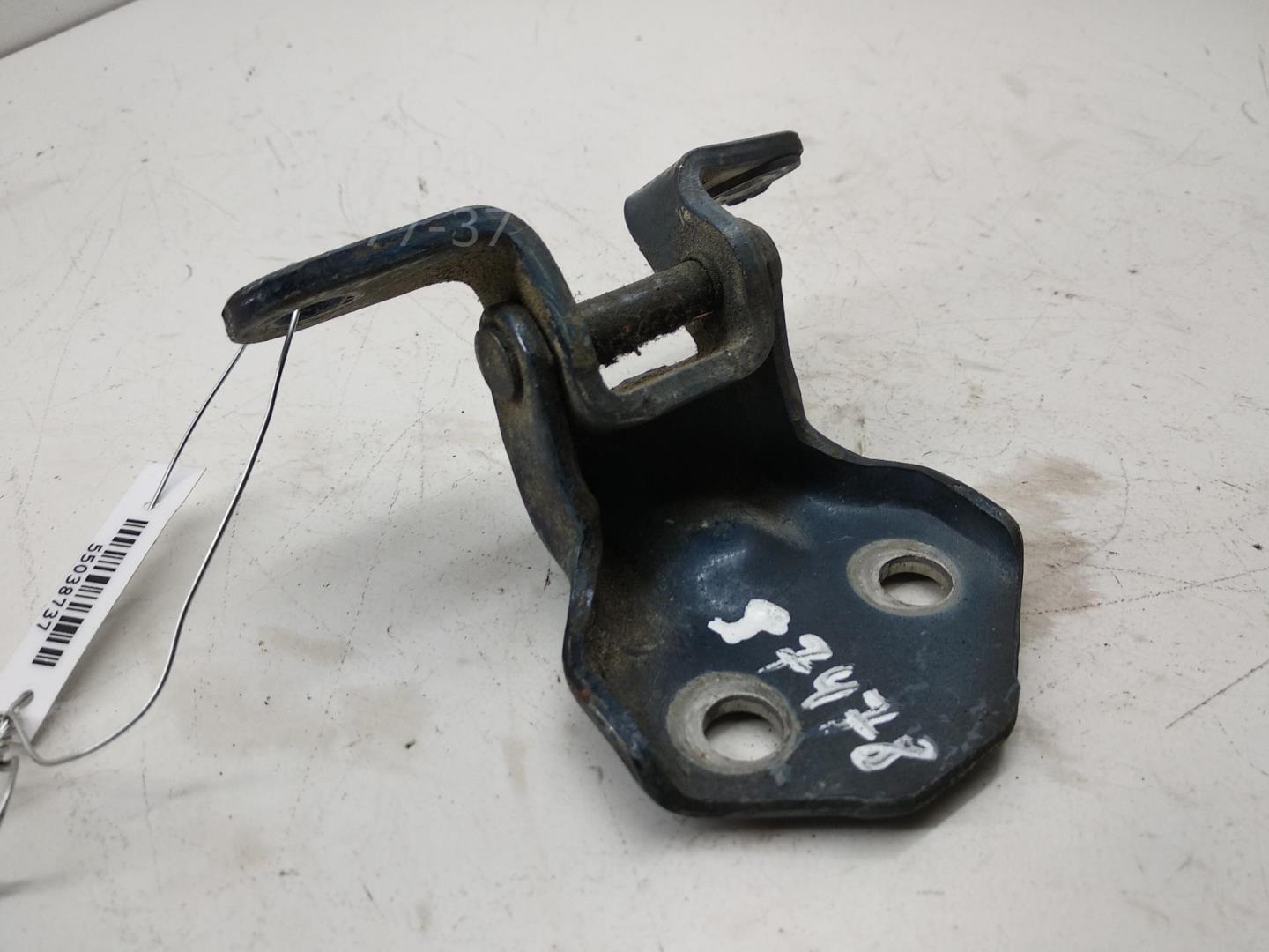 Петля двери