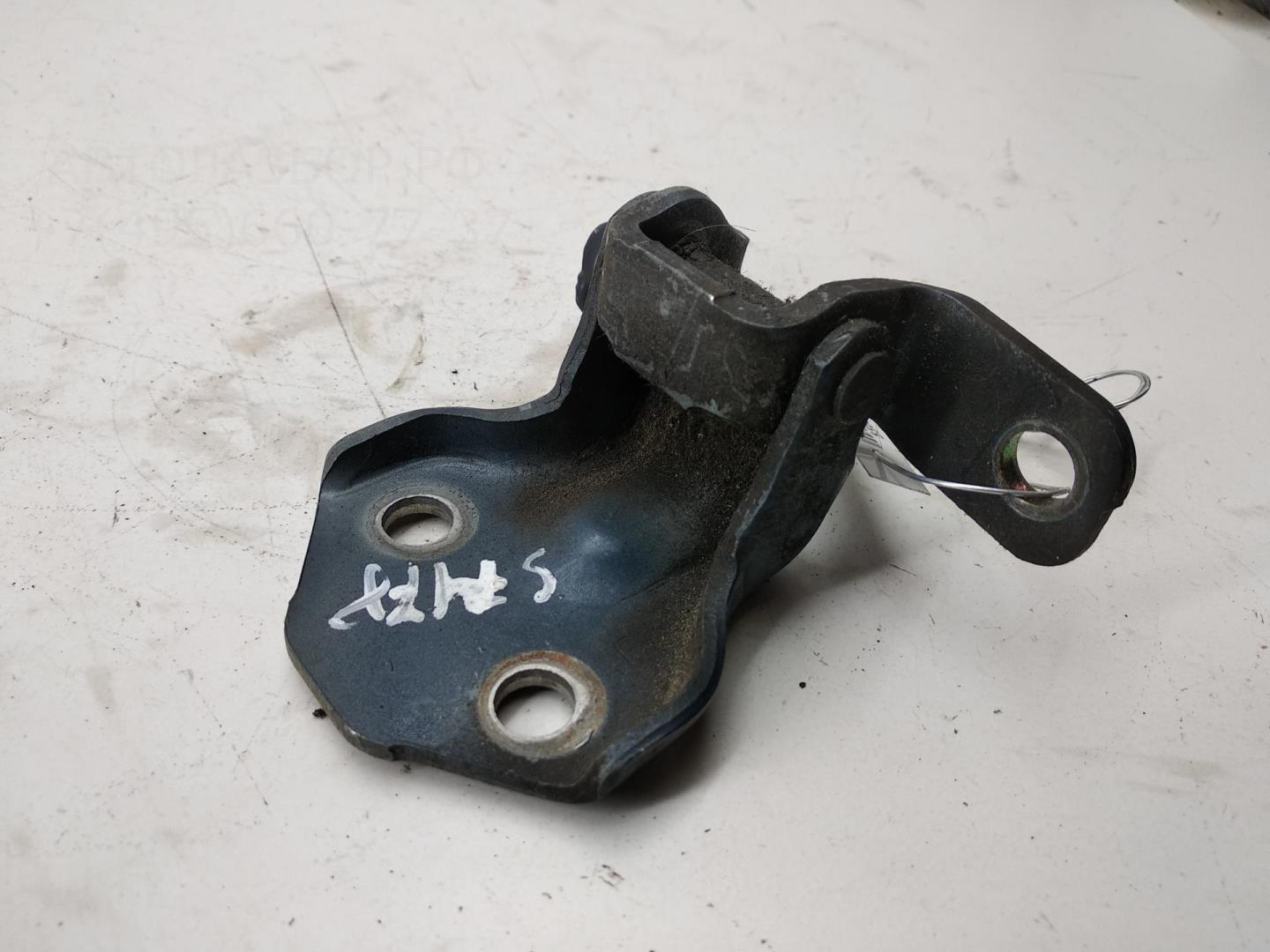 Петля двери