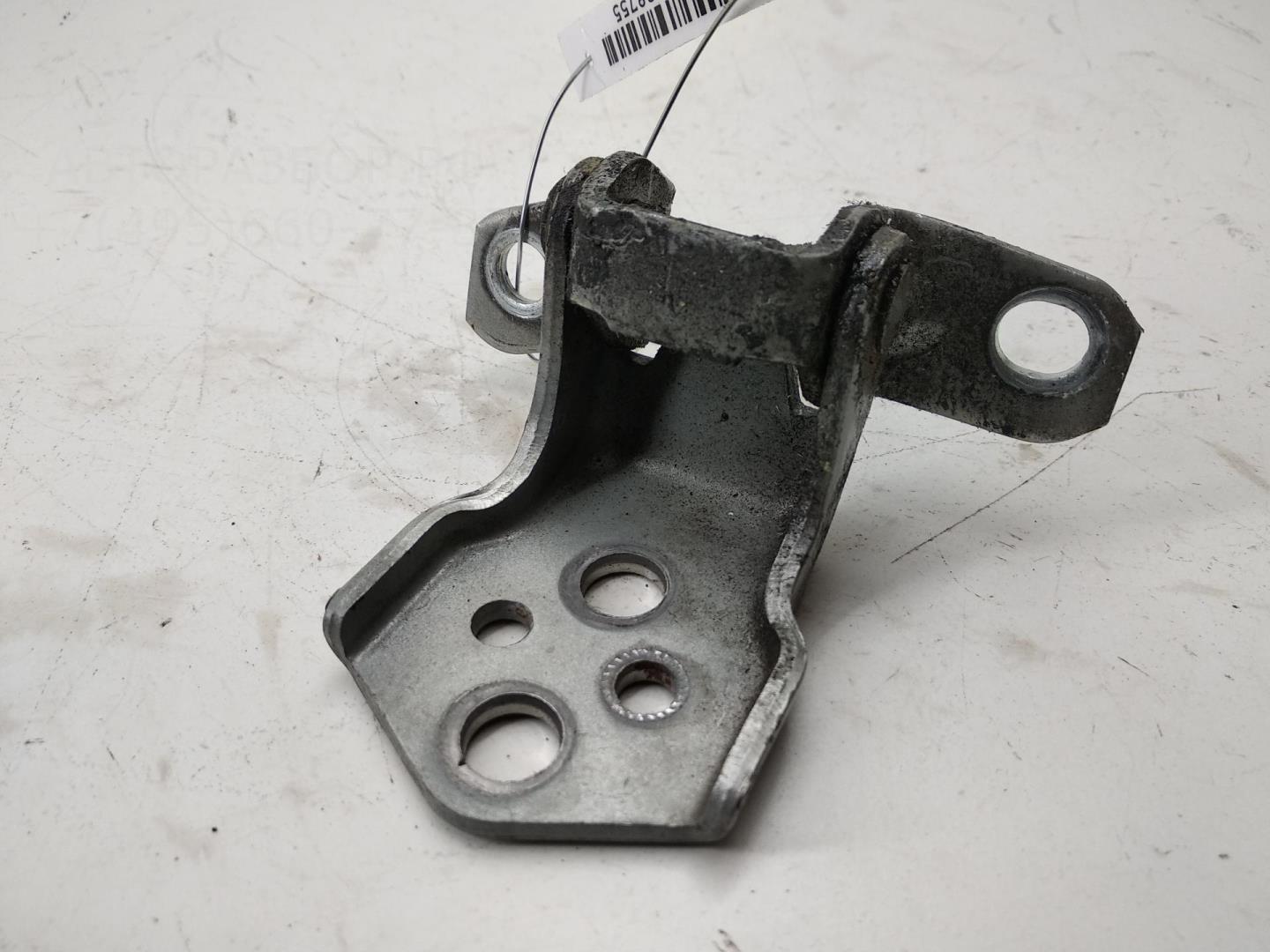 Петля двери