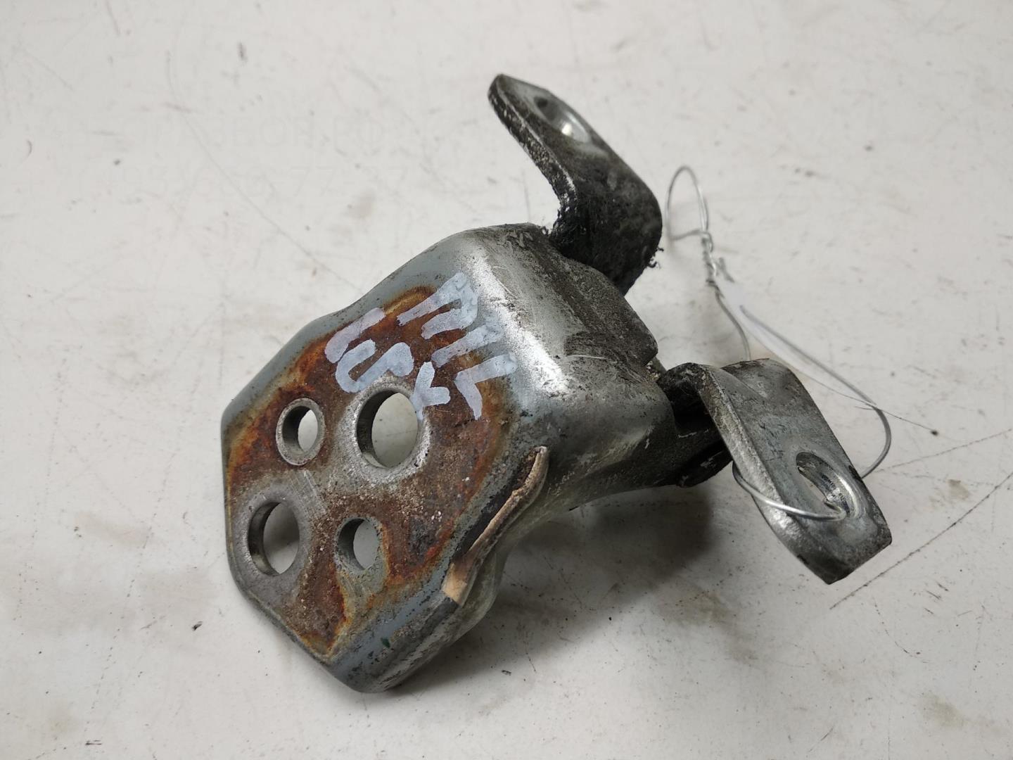 Петля двери