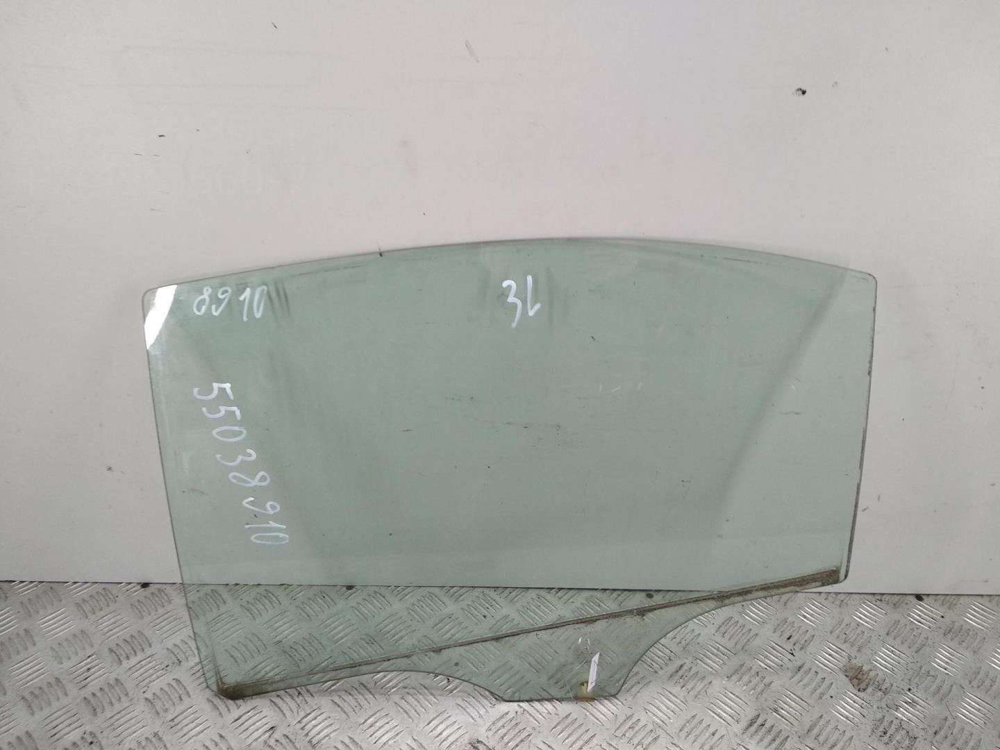 Стекло двери задней левой