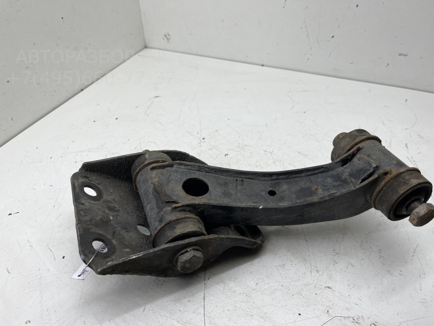 Рычаг передний правый