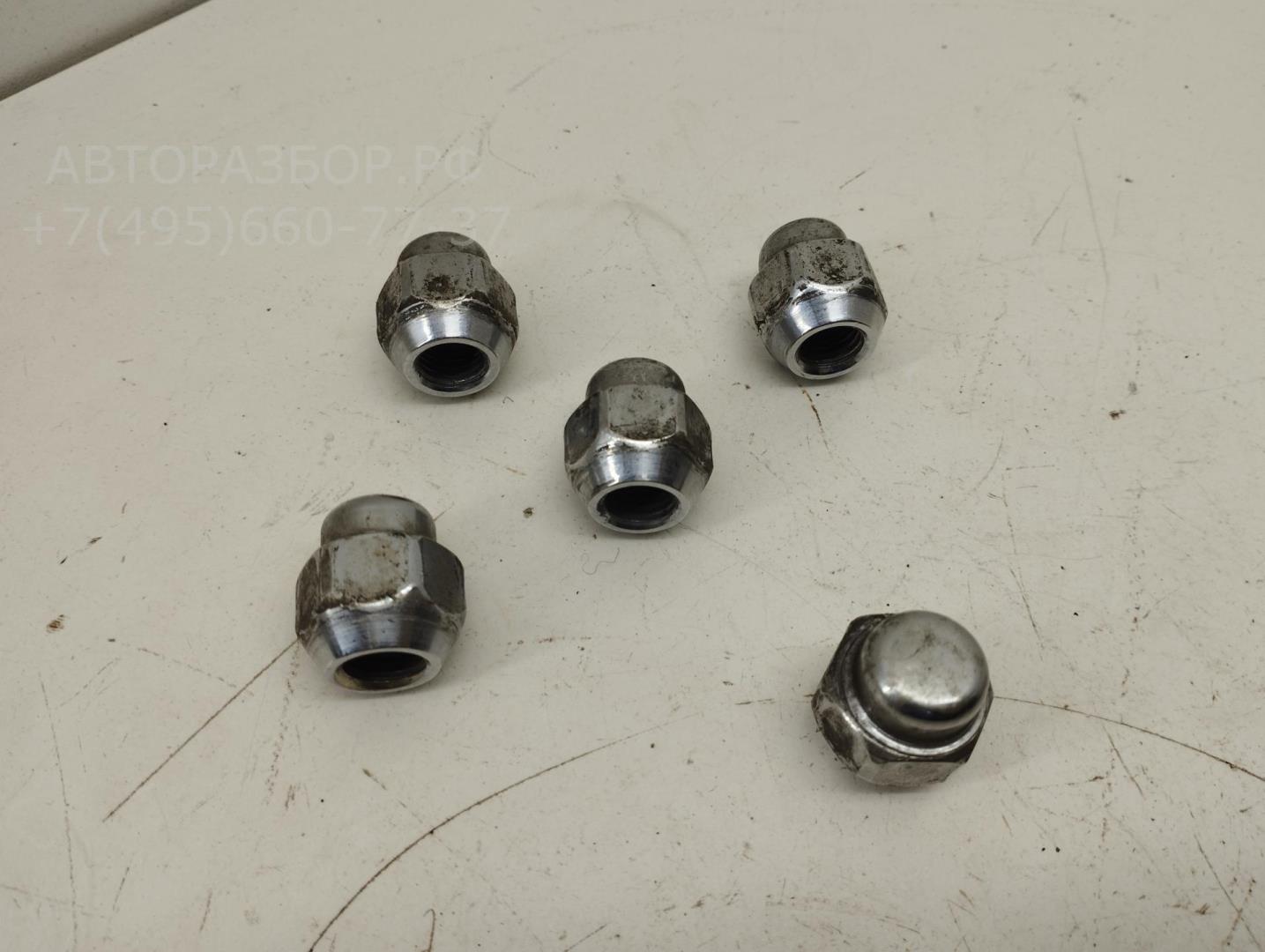 Болт колесный