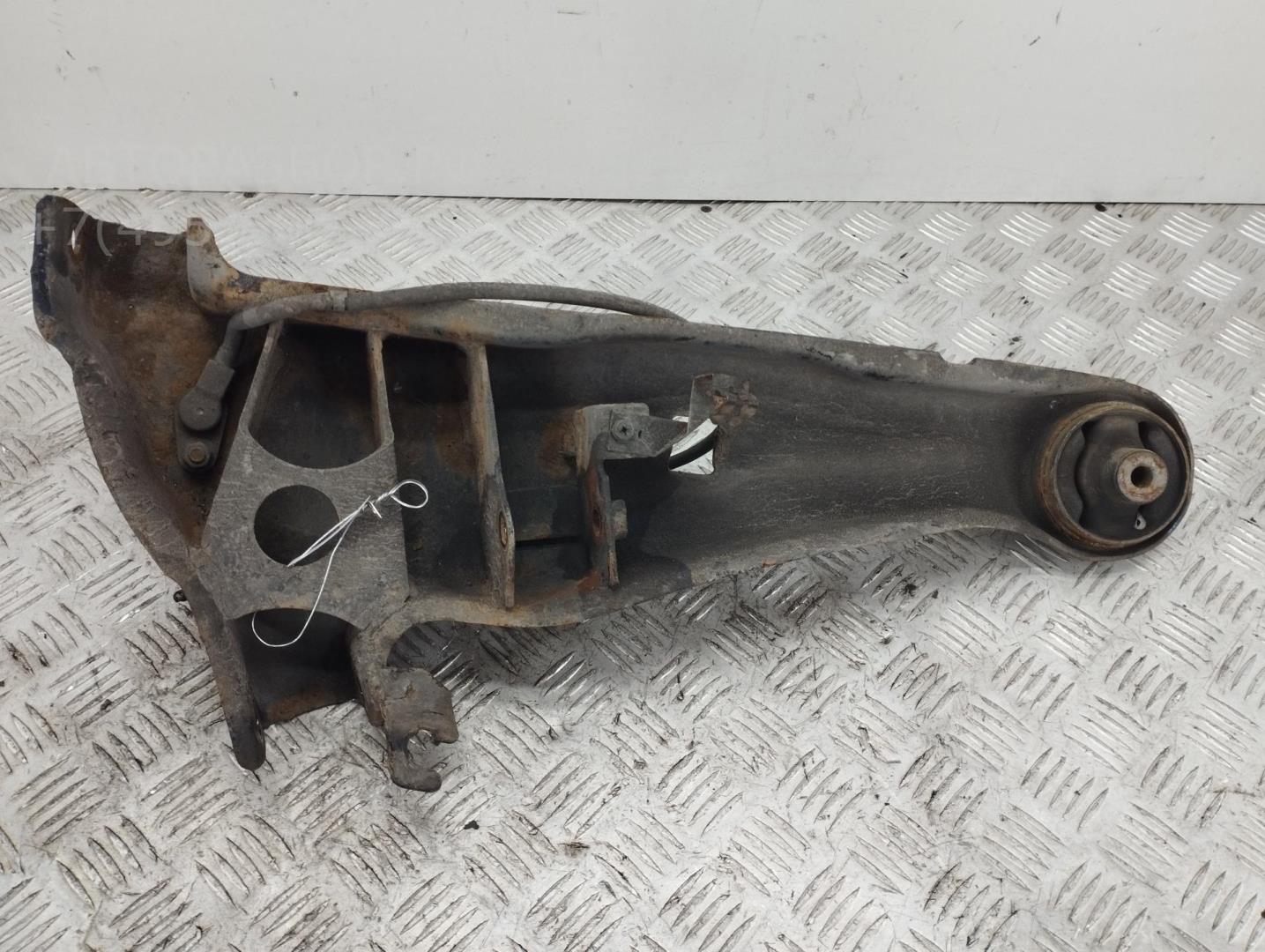 Рычаг задний правый