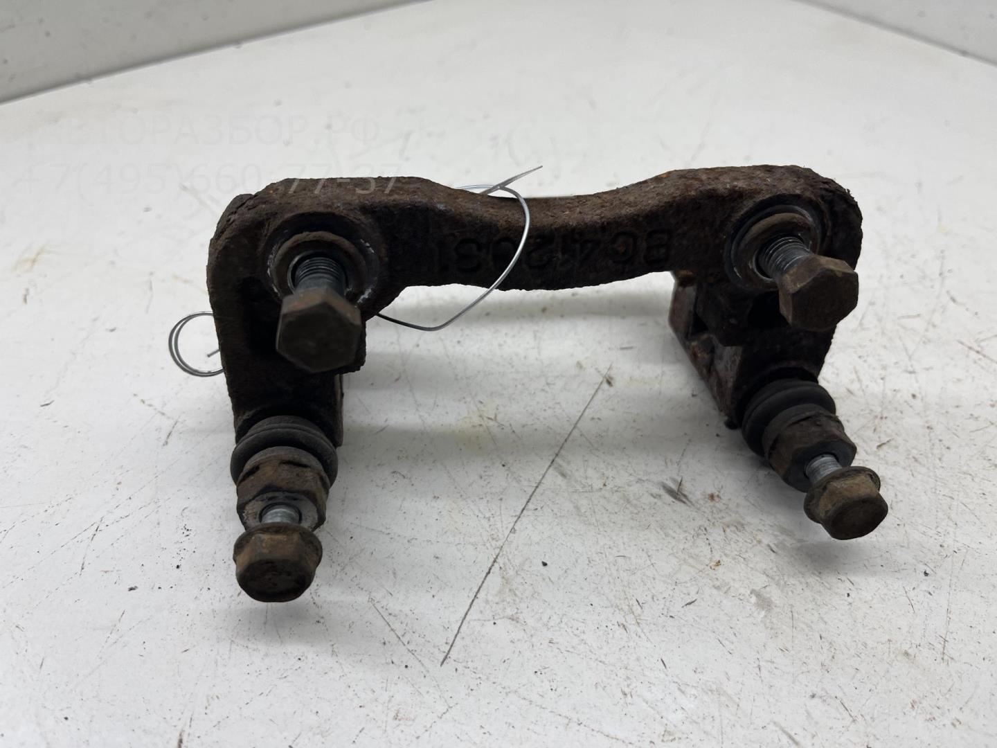 Скоба суппорта заднего