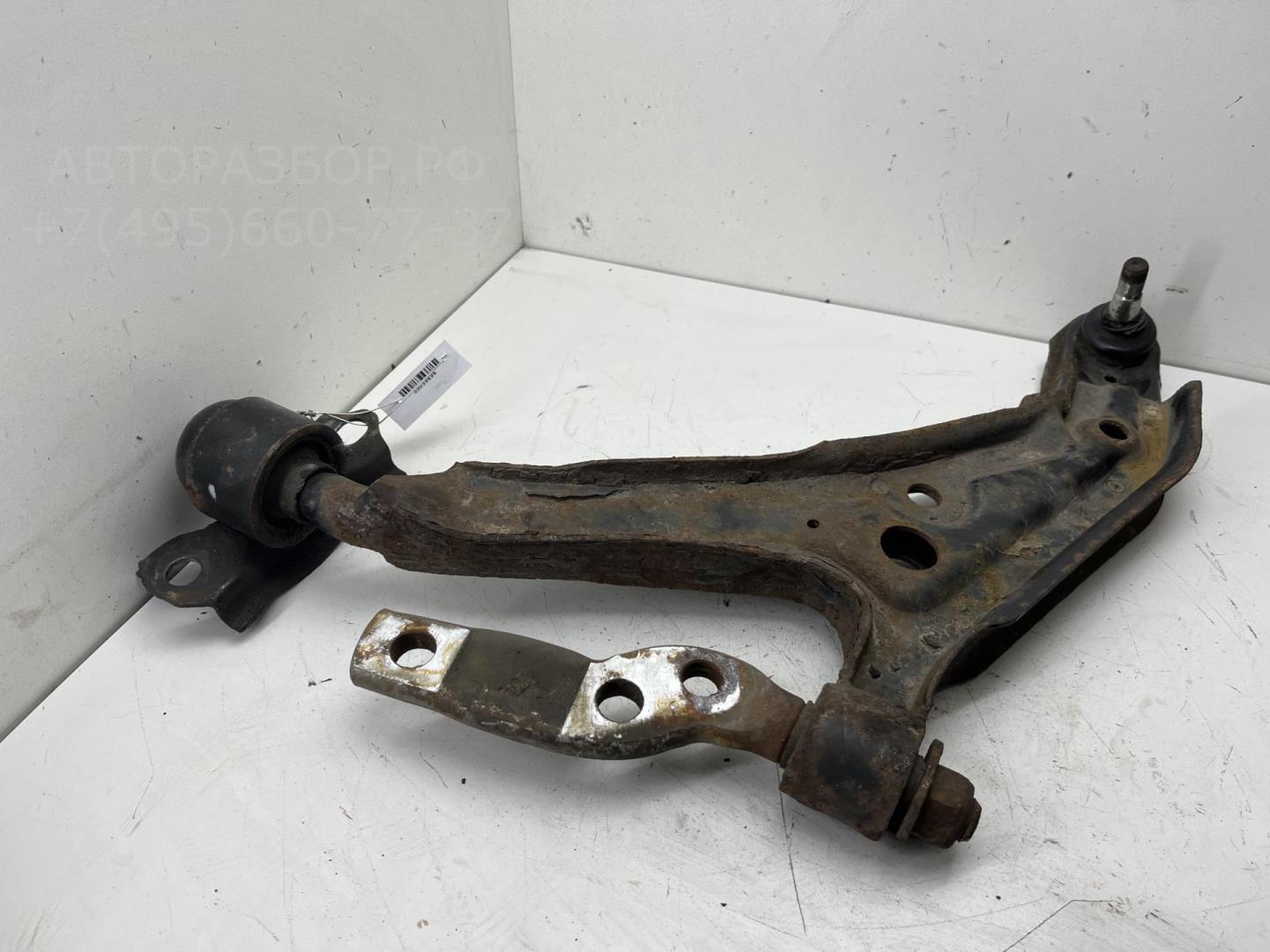 Рычаг передний левый