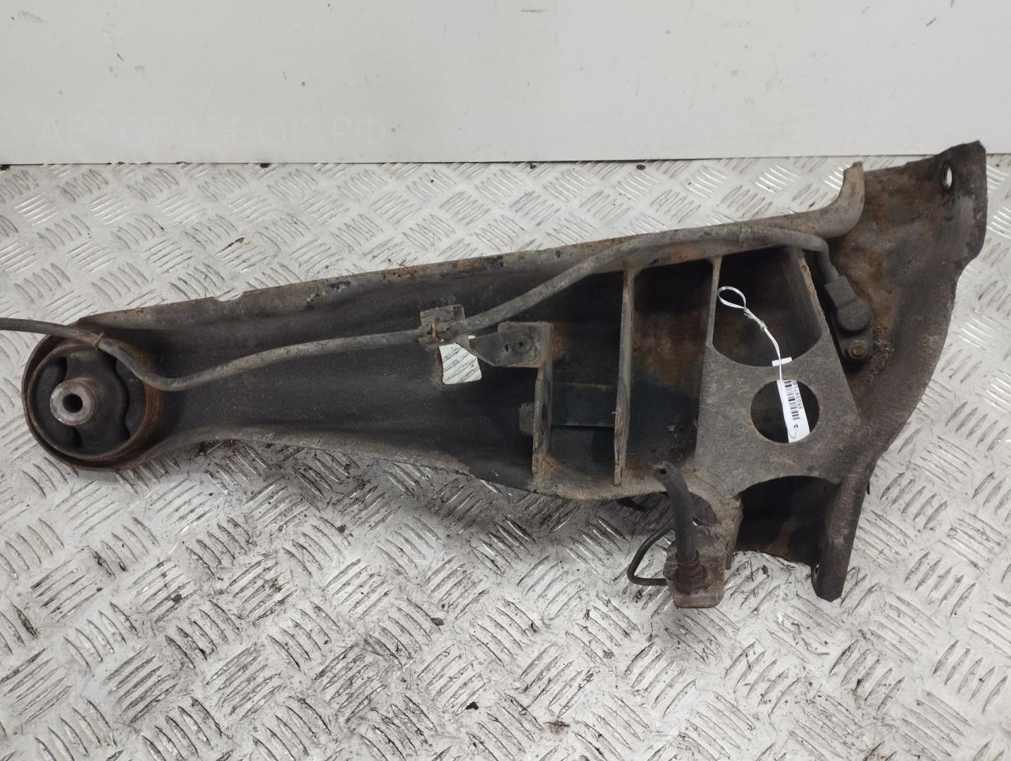 Рычаг задний левый