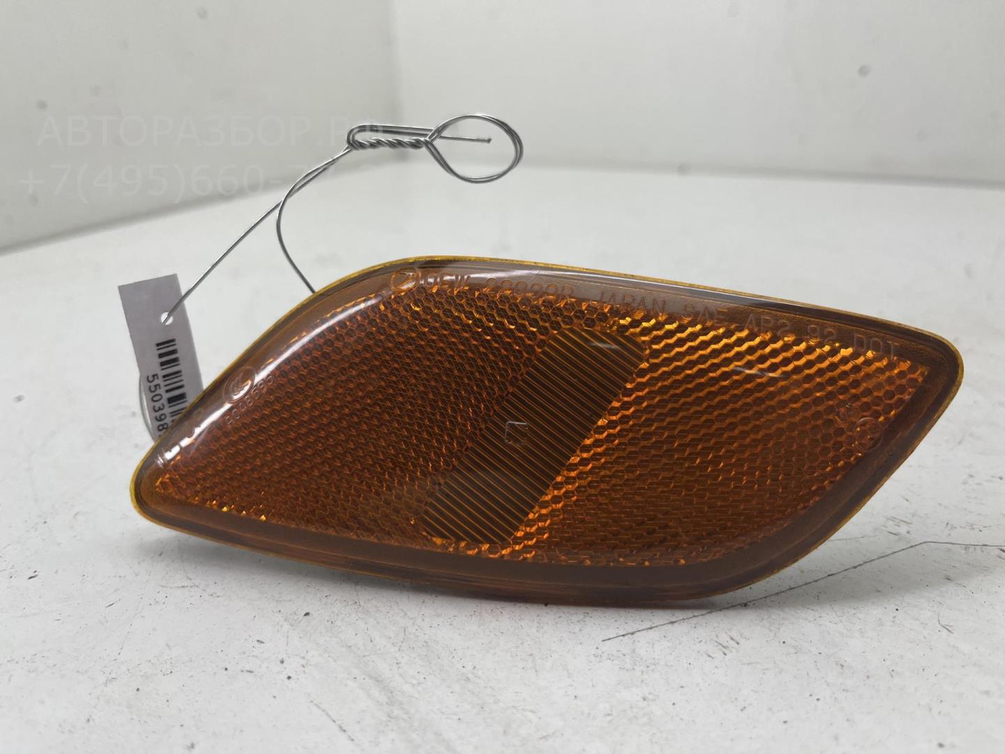 Отражатель передний правый у фары