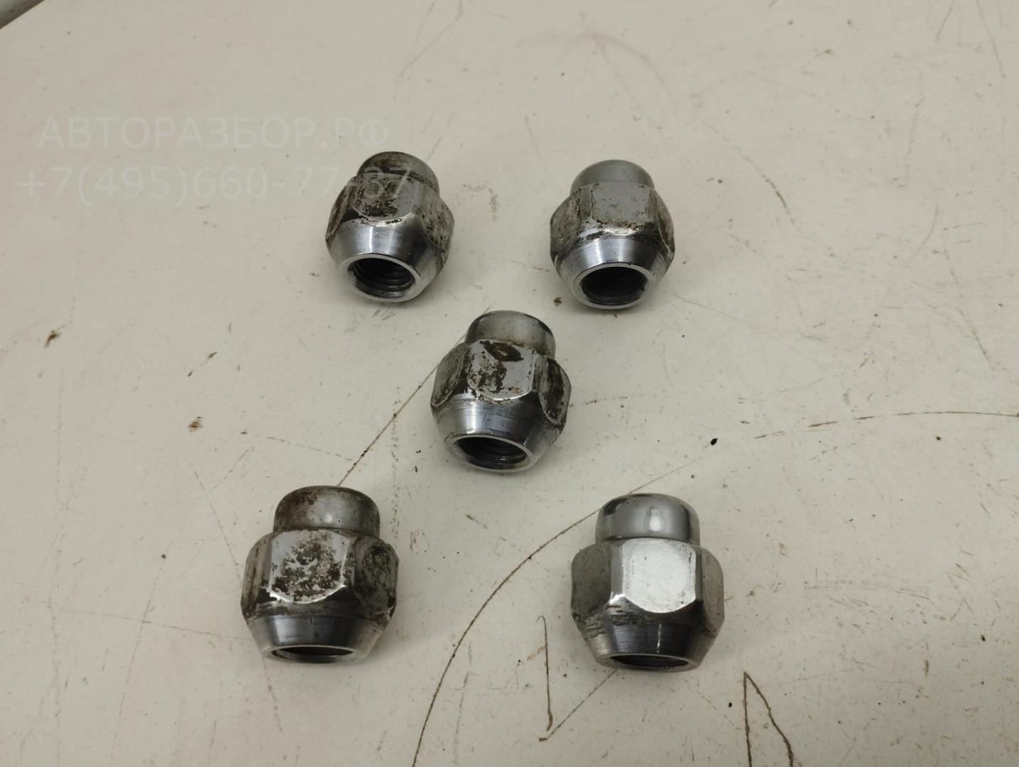 Болт колесный