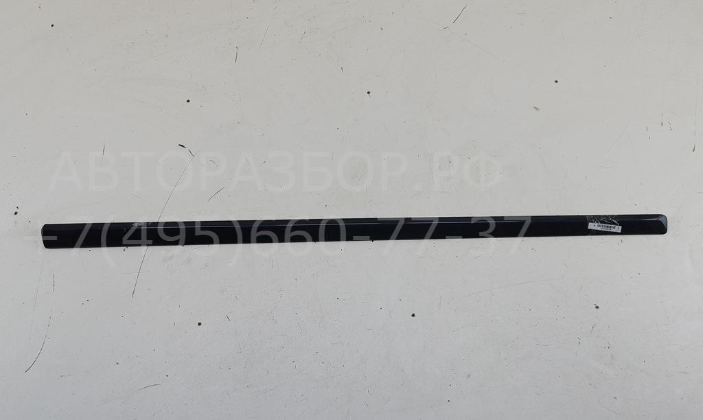 Накладка двери передней правой