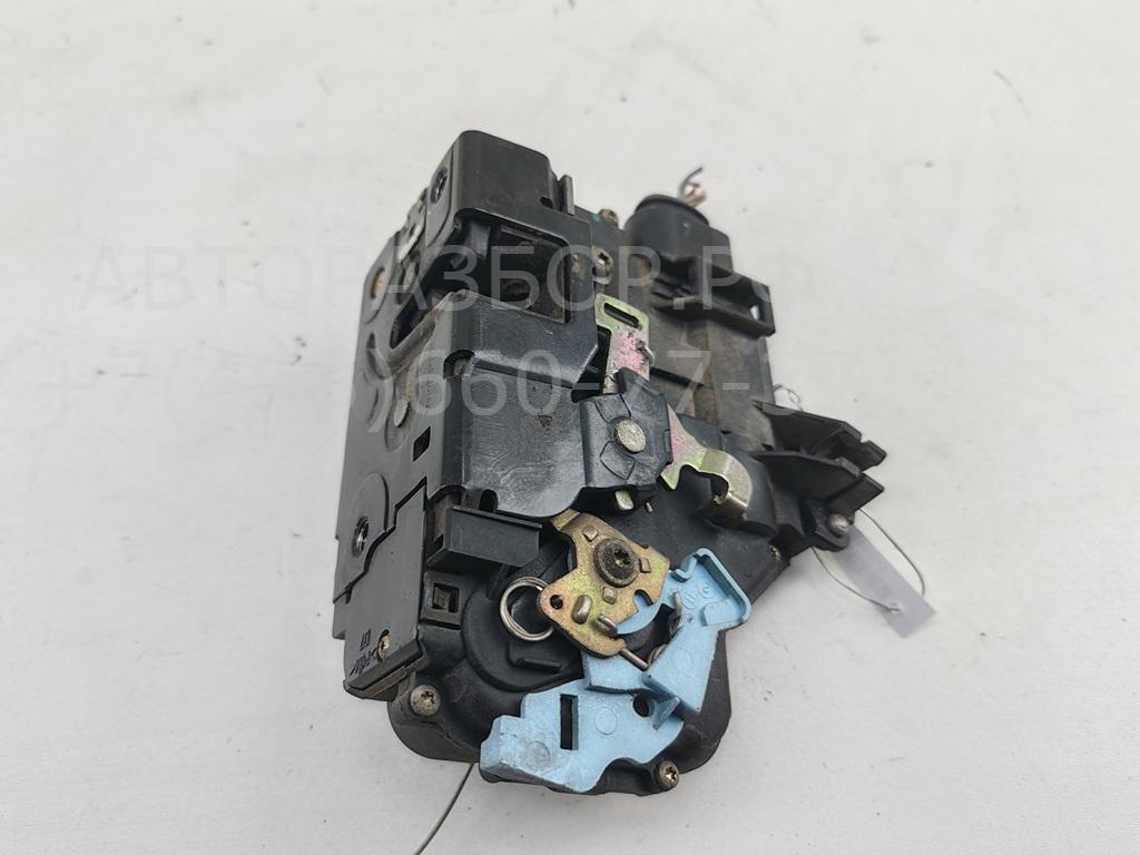 Замок двери передней правой