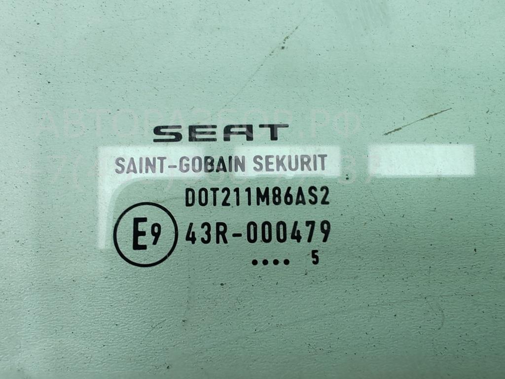 Стекло двери передней правой