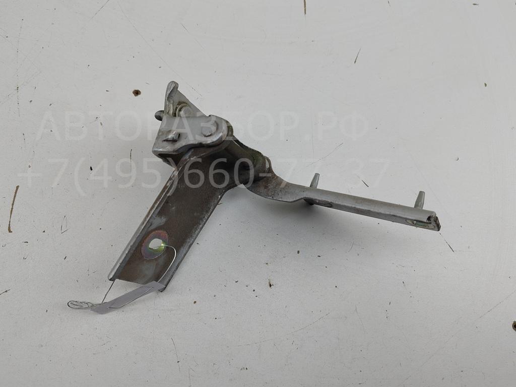 Петля крышки багажника