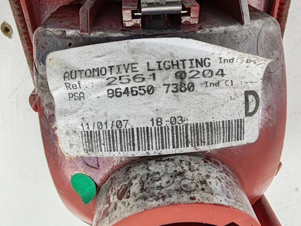 Фонарь задний внутренний правый