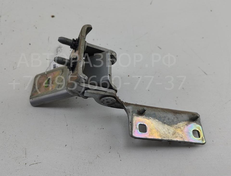 Петля крышки багажника