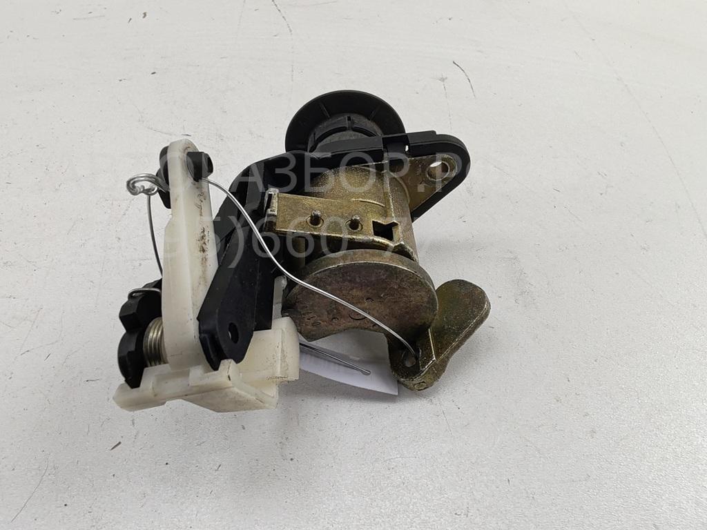 Кнопка открывания багажника