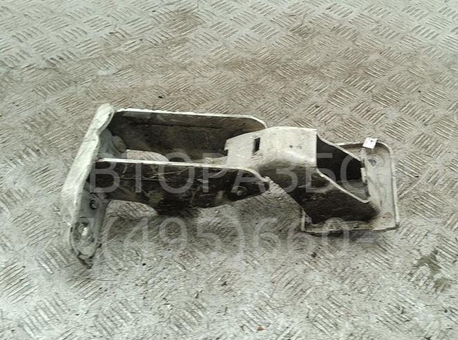 Петля двери