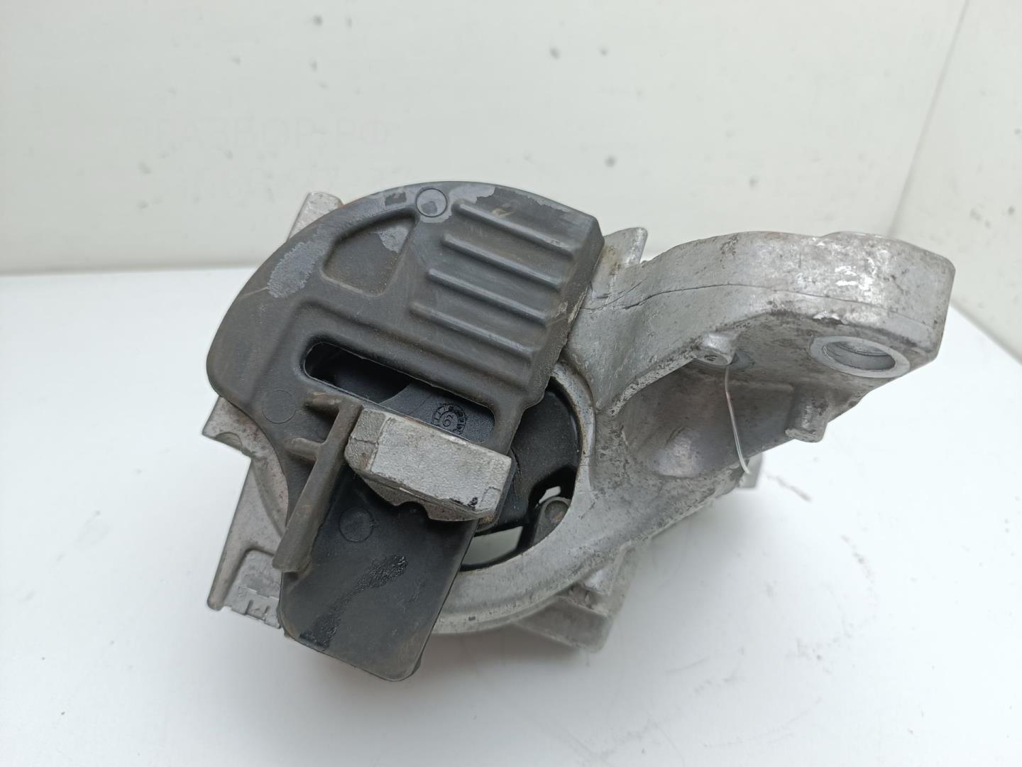 Опора двигателя