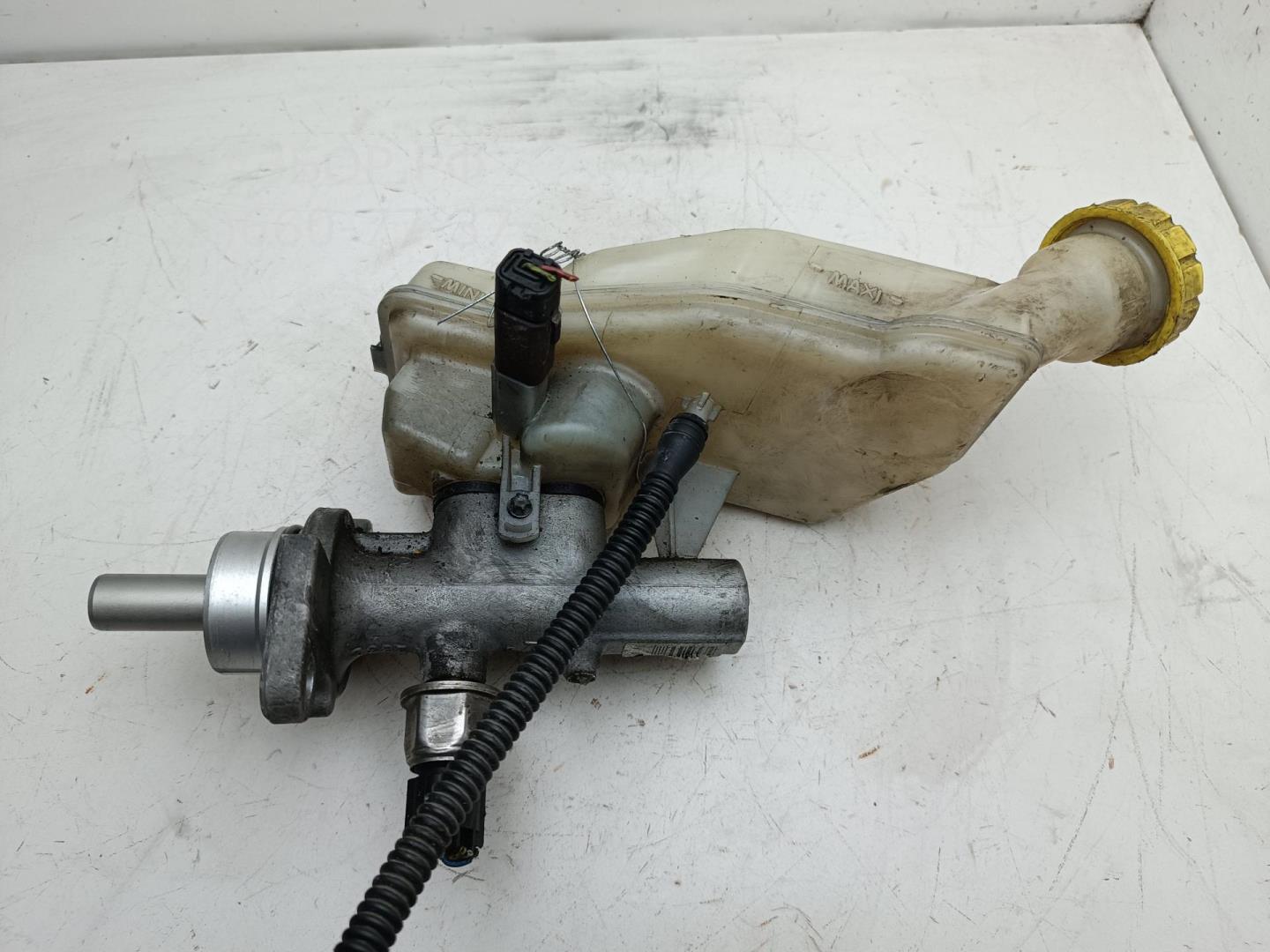 Цилиндр тормозной главный