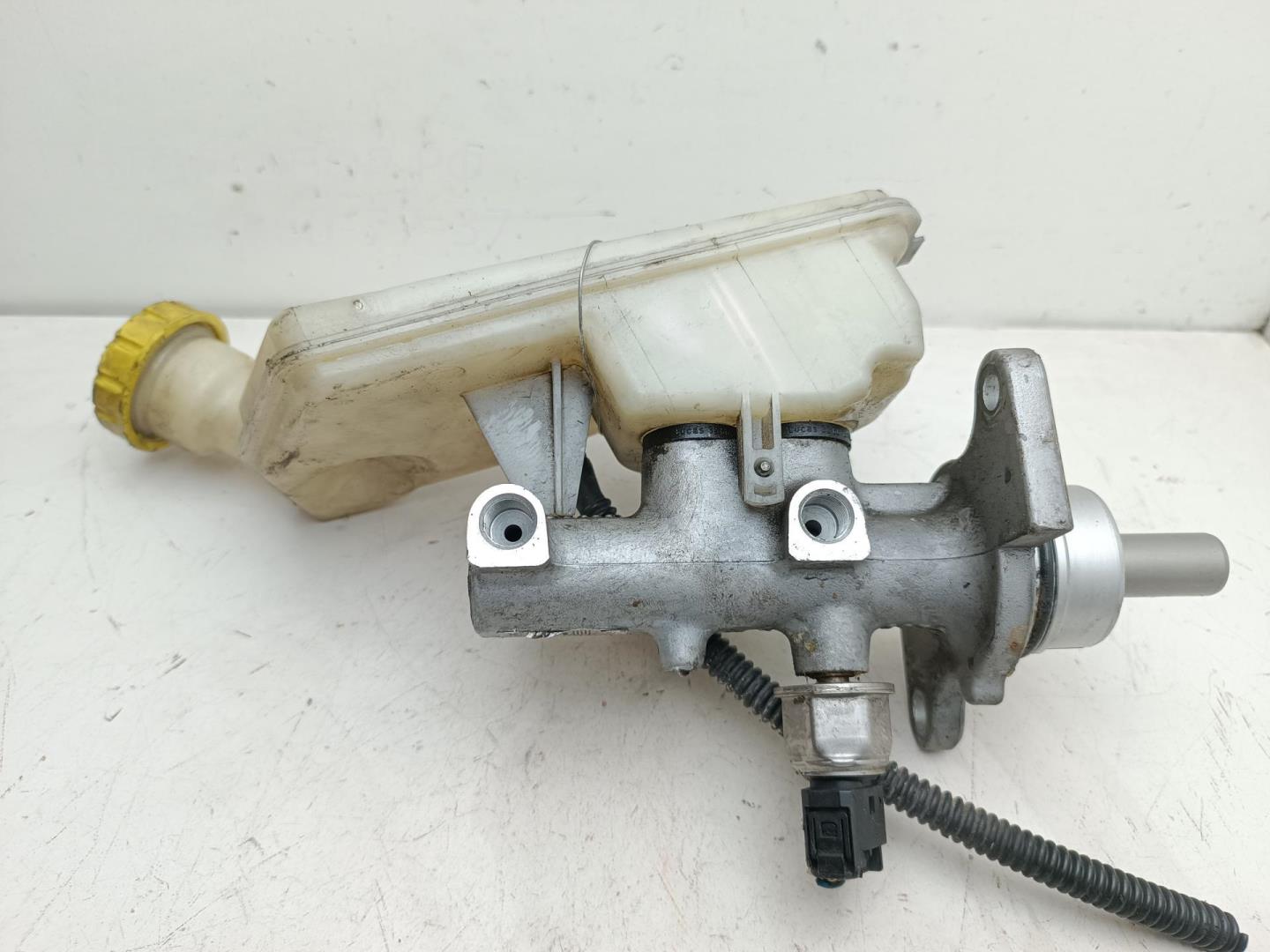 Цилиндр тормозной главный