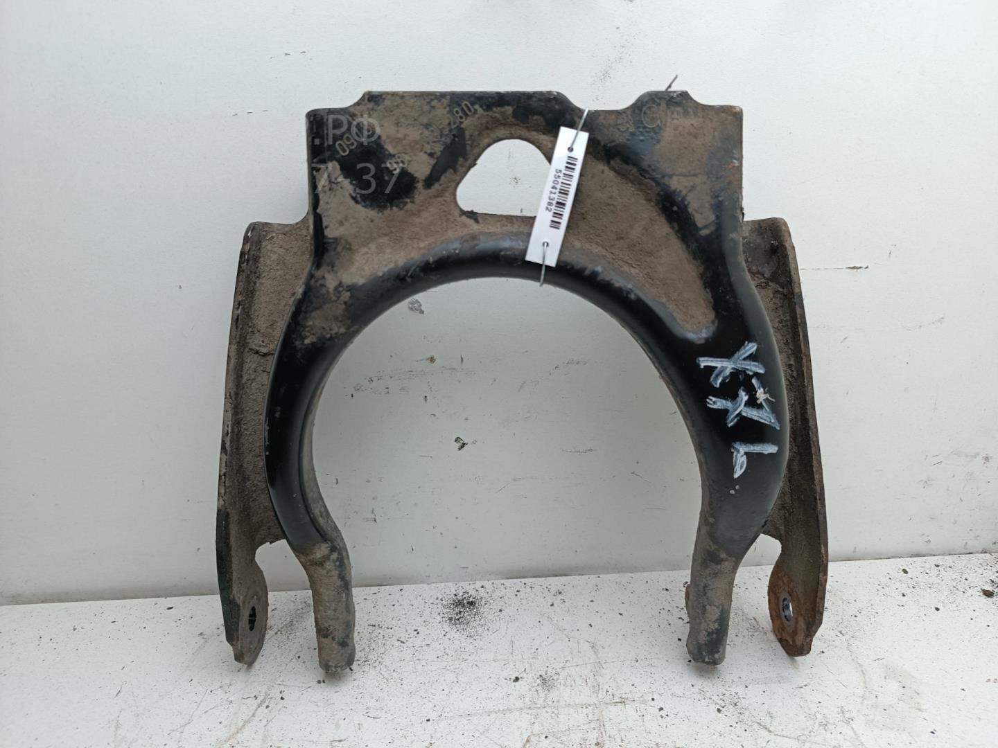 Рычаг передний левый