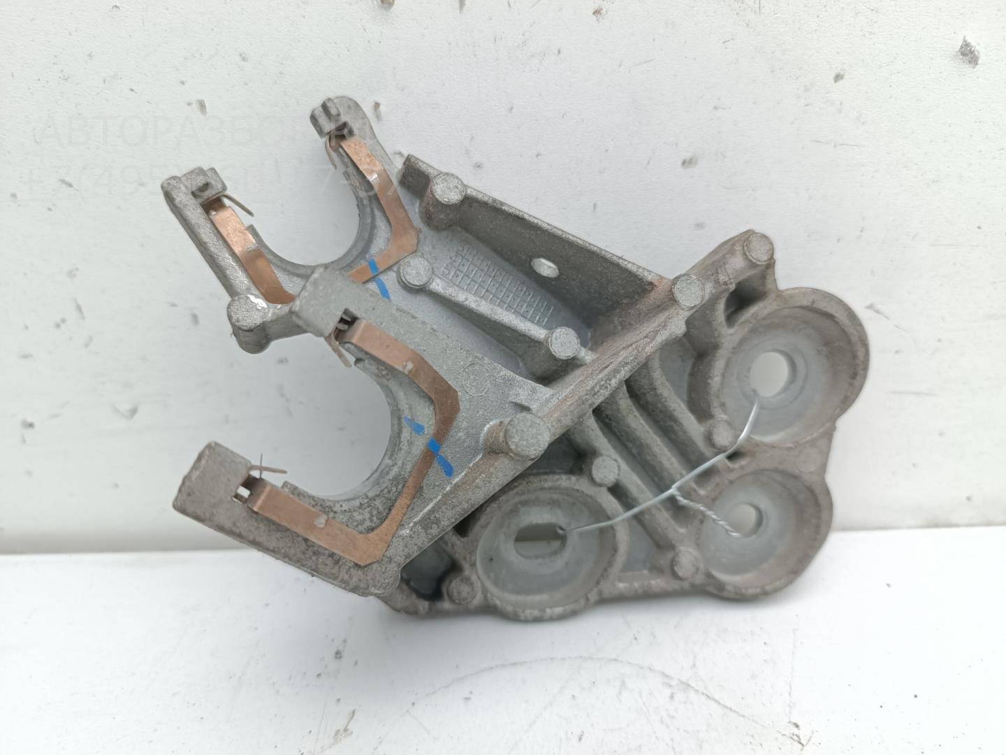 Кронштейн (сопут. товар)