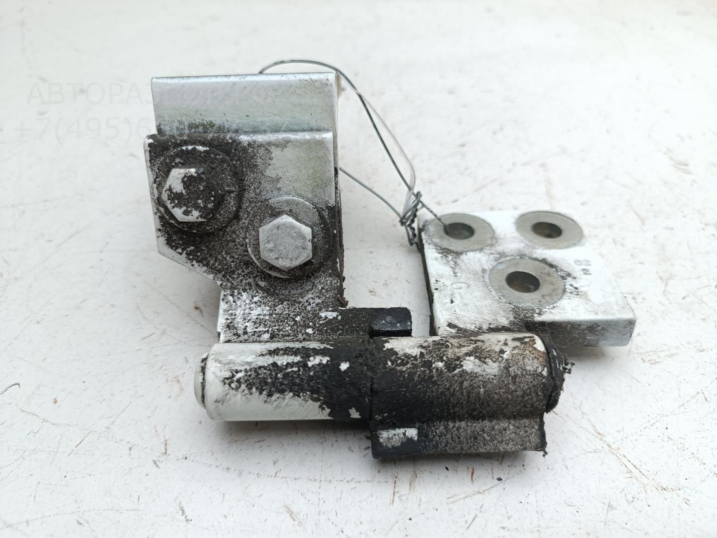 Петля двери