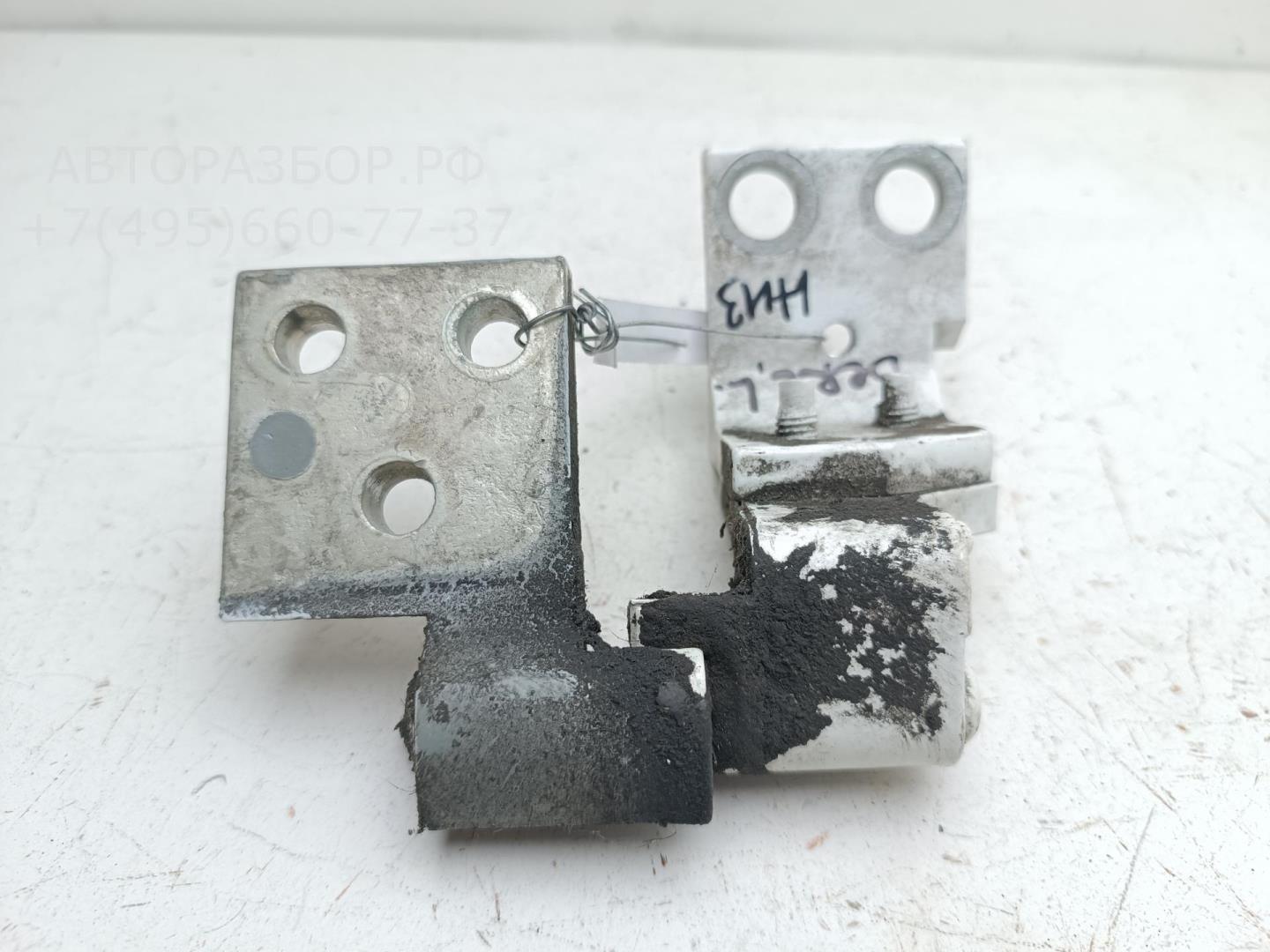 Петля двери