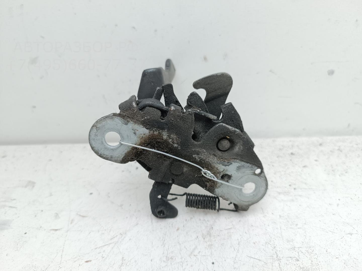 Замок капота