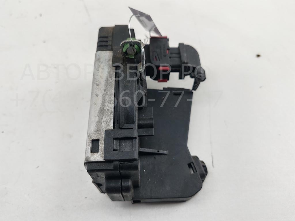 Замок двери передней правой