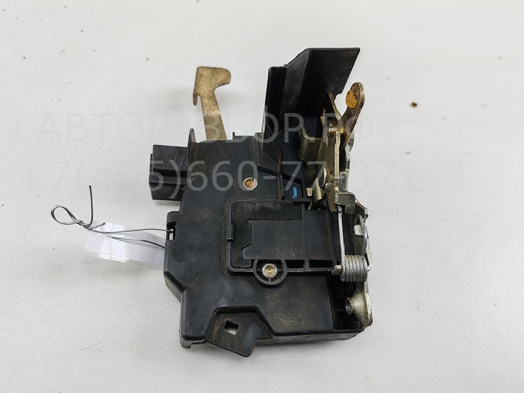 Замок двери передней правой