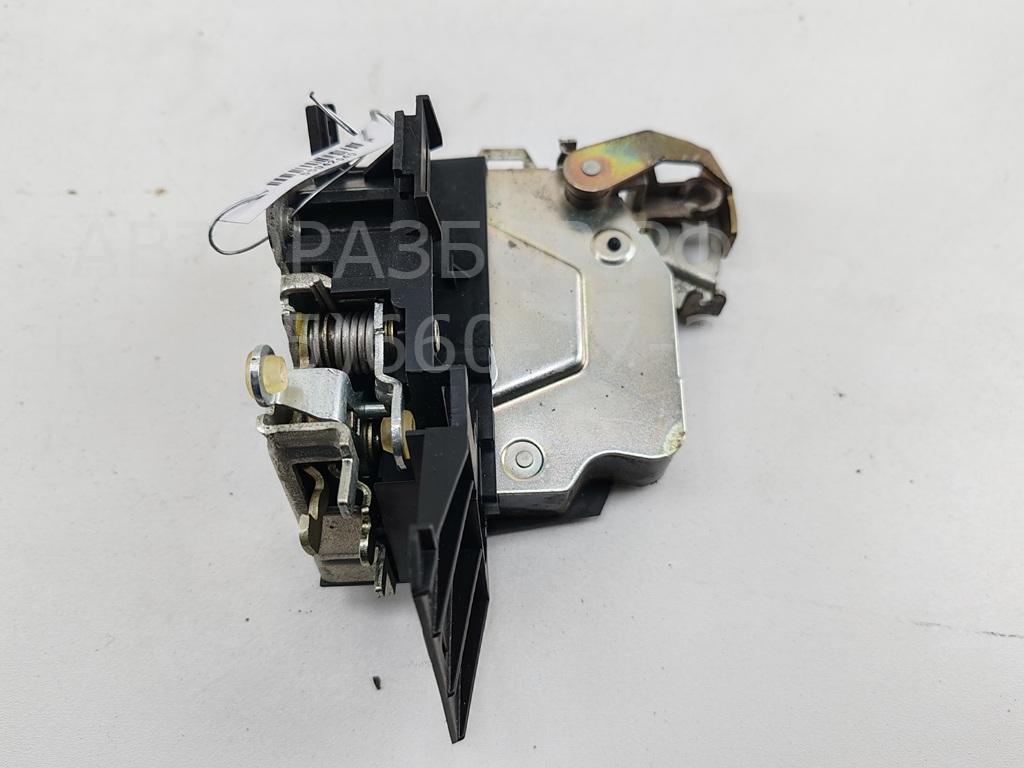 Замок двери передней правой