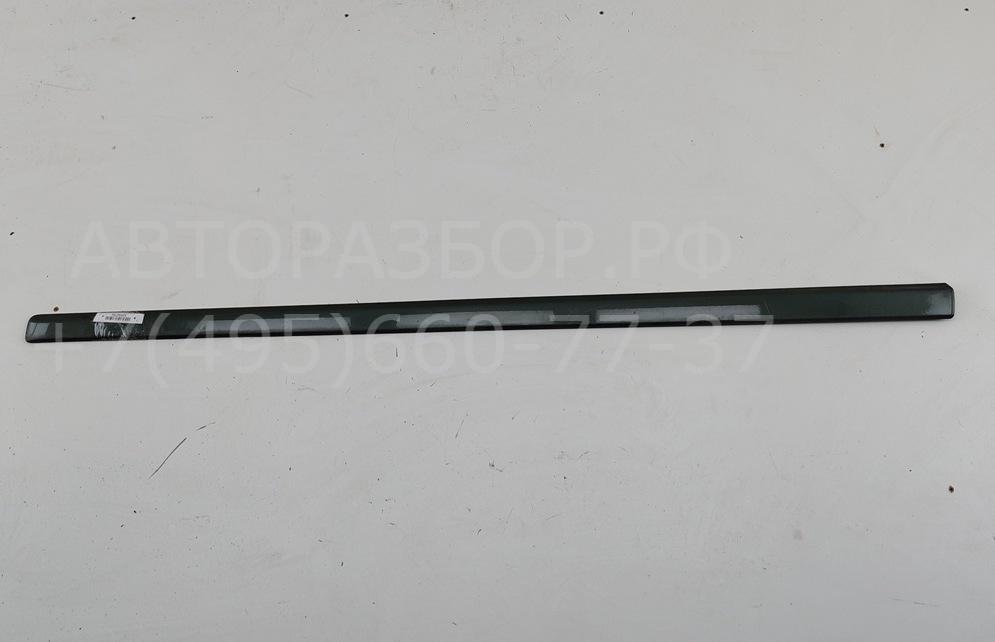 Молдинг двери передней левой