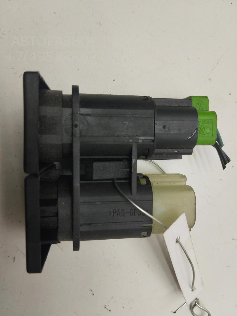 Кнопка открывания багажника