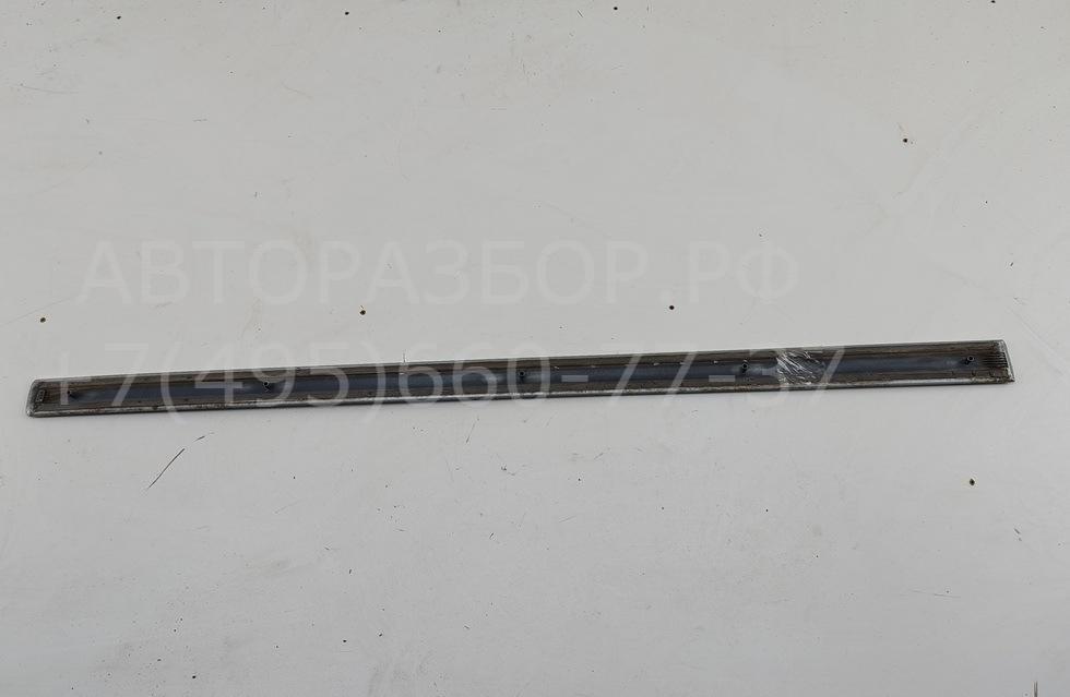 Молдинг двери передней левой