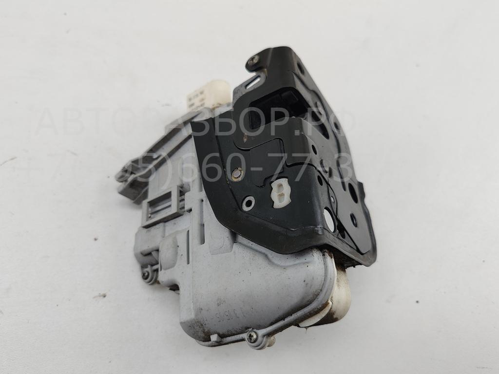 Замок двери передней левой